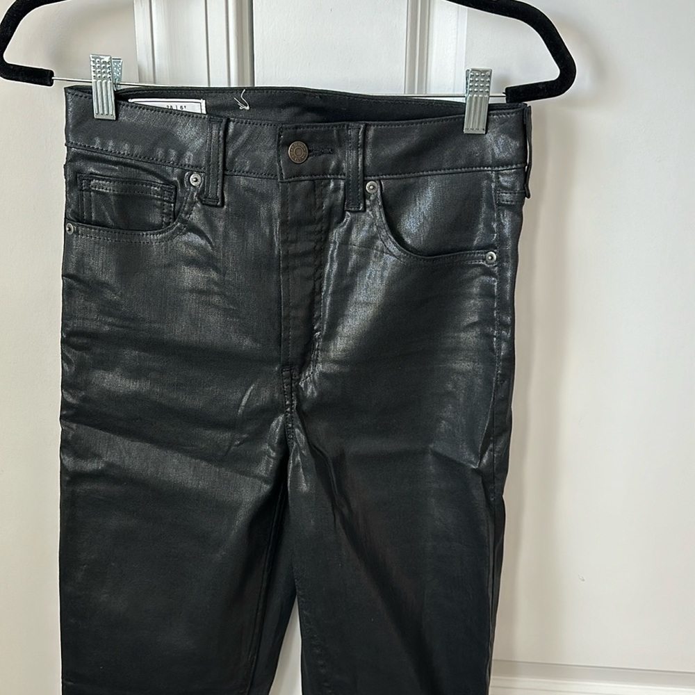 Gap vintage slim sky high. Size 6 tall 28. Black shiny